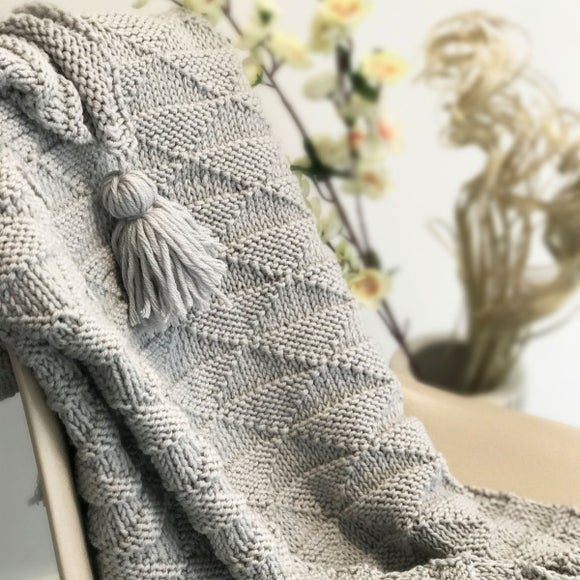 Ivy Geometric Blanket Knitting Kit