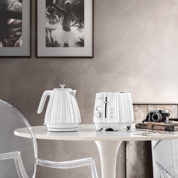 DeLonghi Ballerina 1.7L Kettle and 4 Slice Toaster Set, product image 2